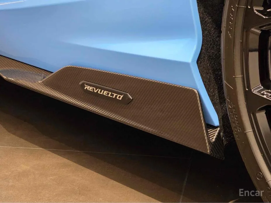 Фото 19 - Lamborghini Revuelto