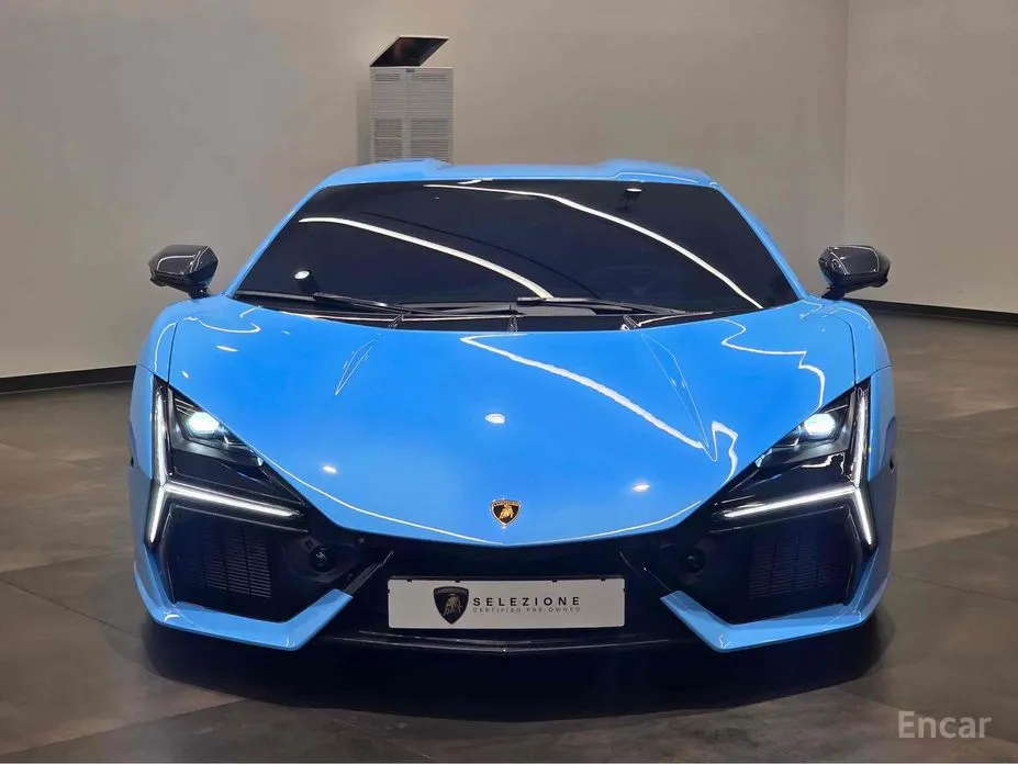 Фото 2 - Lamborghini Revuelto