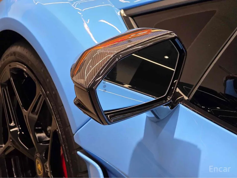 Фото 20 - Lamborghini Revuelto