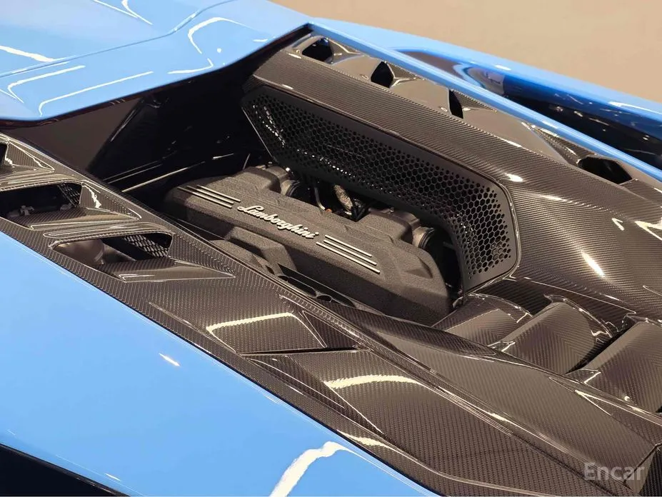 Фото 5 - Lamborghini Revuelto