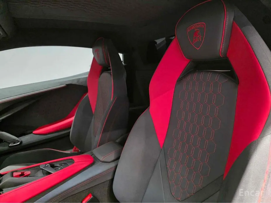 Фото 8 - Lamborghini Revuelto