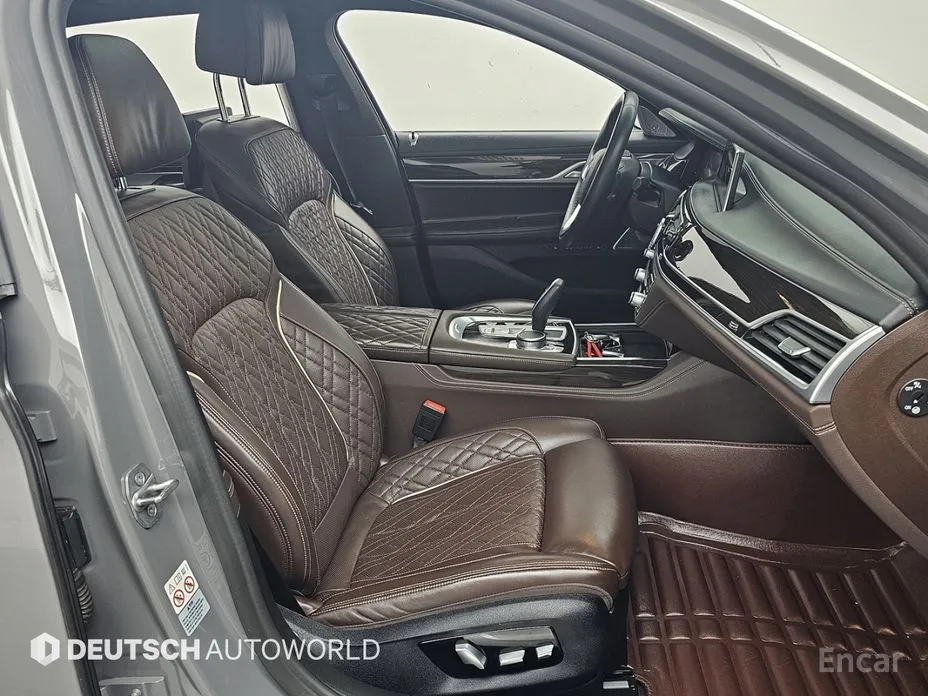 Фото 10 - BMW 7 Series