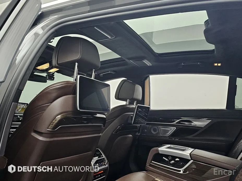 Фото 18 - BMW 7 Series