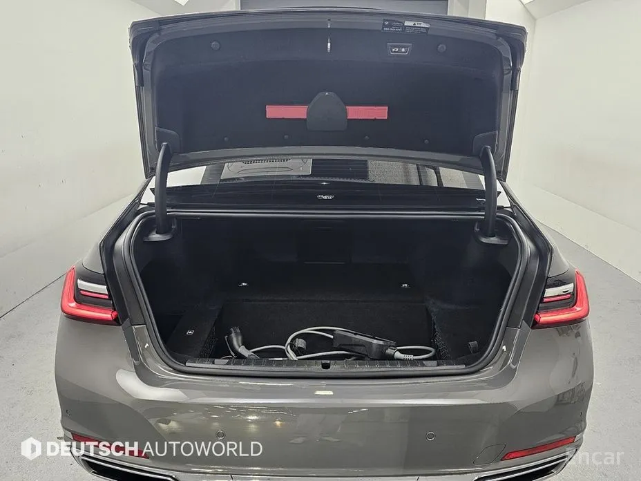 Фото 19 - BMW 7 Series