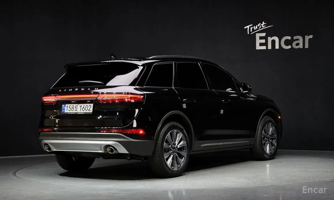 Фото 2 - Lincoln Corsair