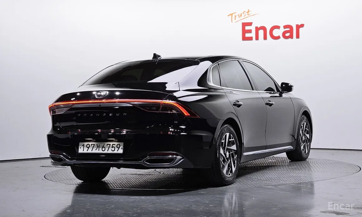 Photo 2 - Hyundai Grandeur