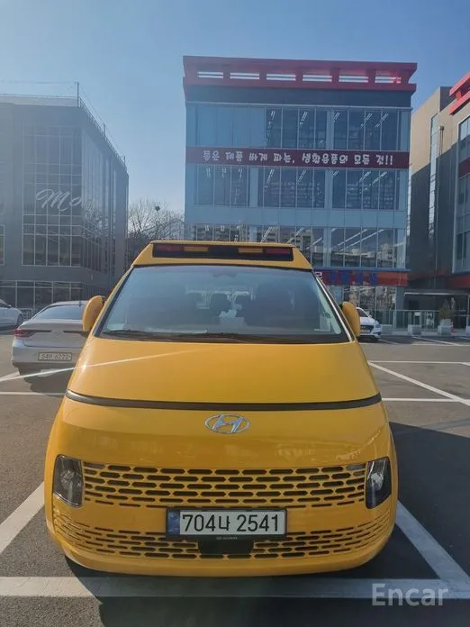 Фото 1 - Hyundai Staria