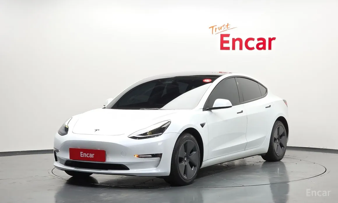 Фото 1 - Tesla Model 3