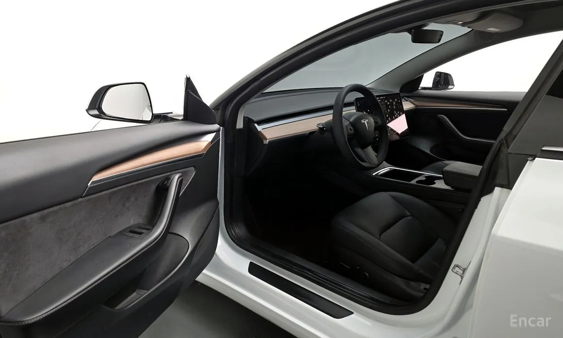 Фото 10 - Tesla Model 3