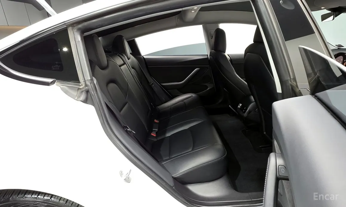 Фото 12 - Tesla Model 3