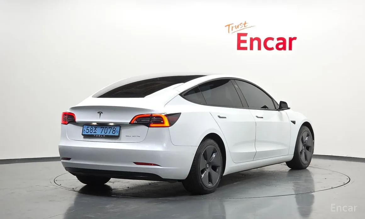 Фото 2 - Tesla Model 3