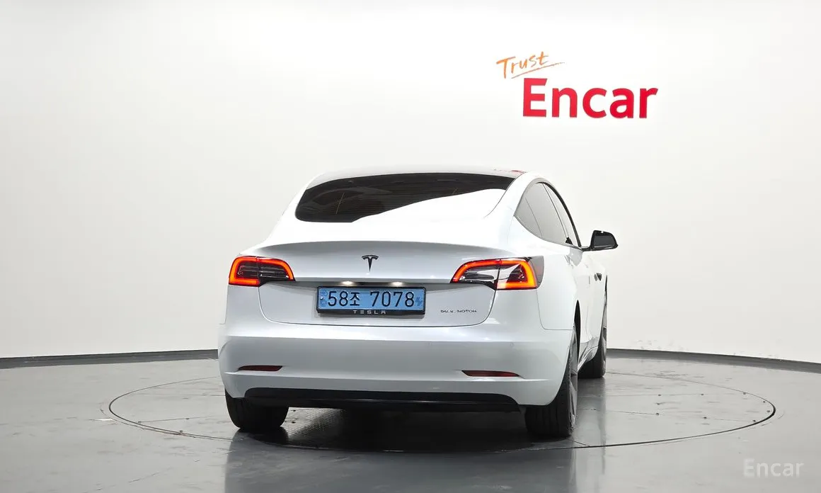 Фото 4 - Tesla Model 3