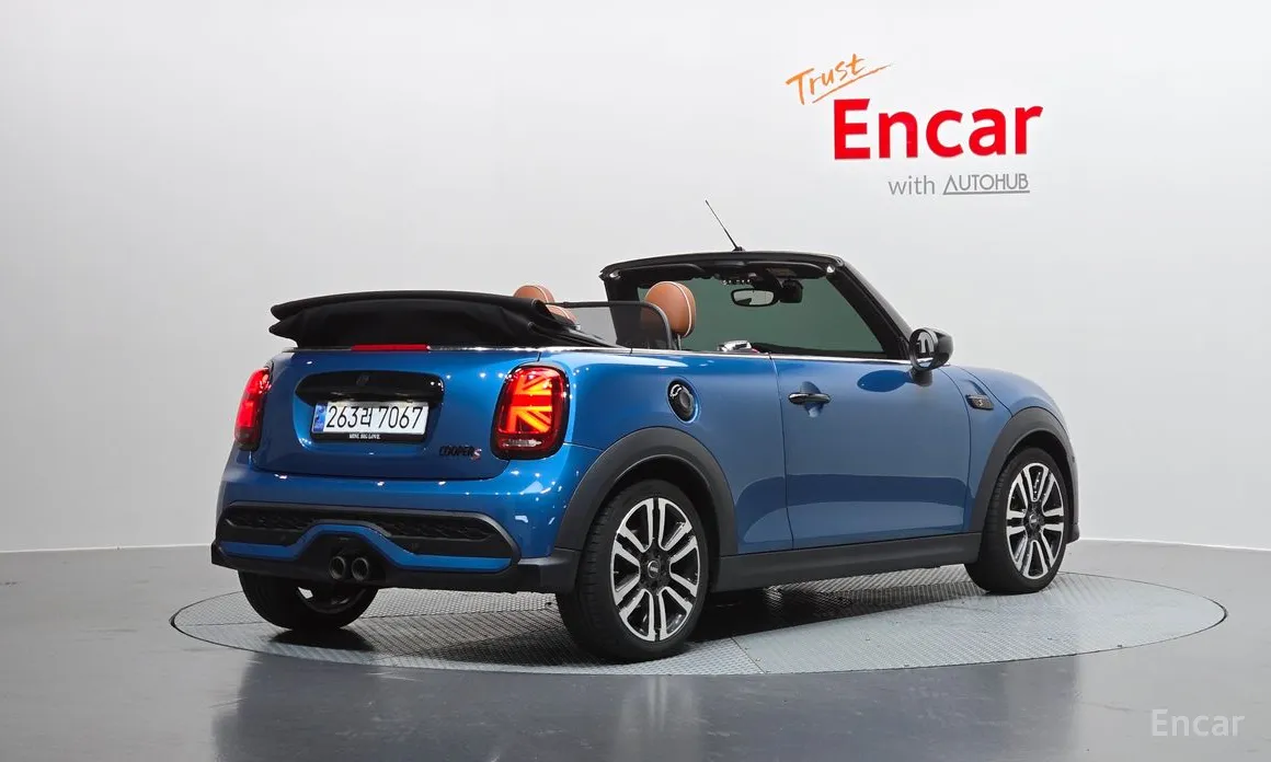 Фото 2 - Mini Cooper Convertible