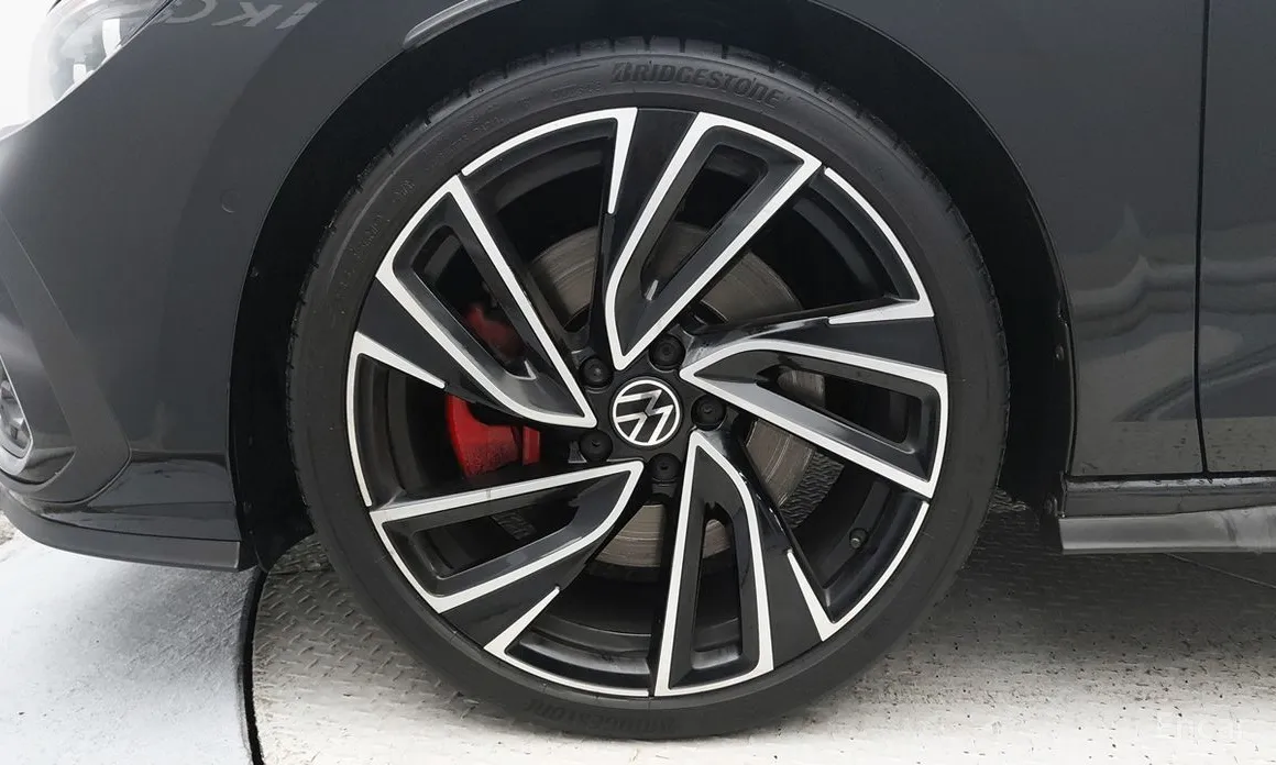 Фото 5 - Volkswagen Golf