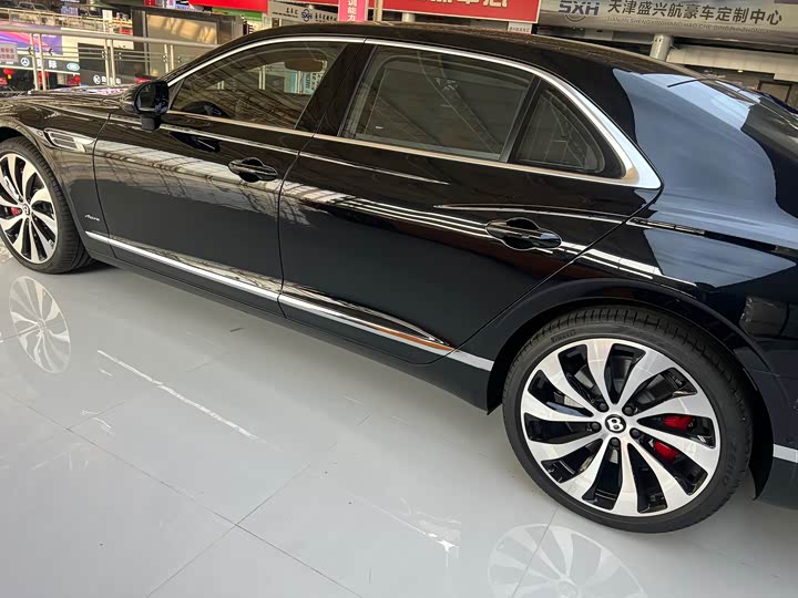 Фото 5 - Bentley Flying Spur