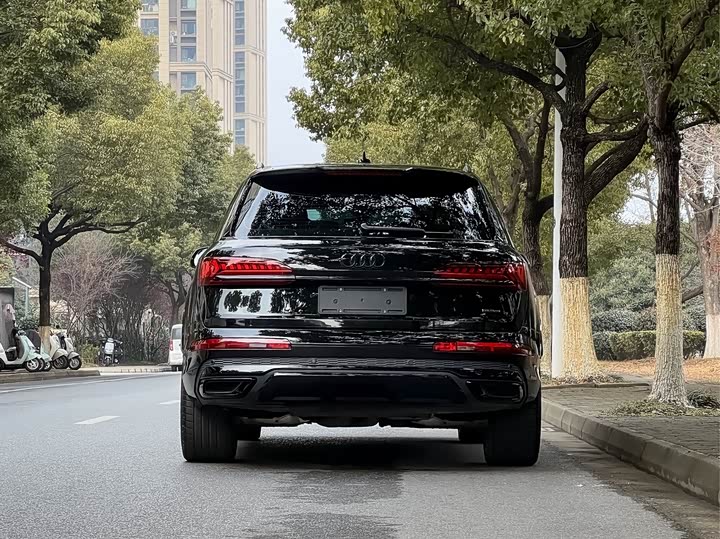 Фото 3 - Audi Q7