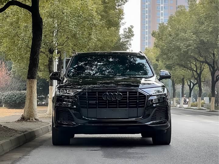 Фото 4 - Audi Q7