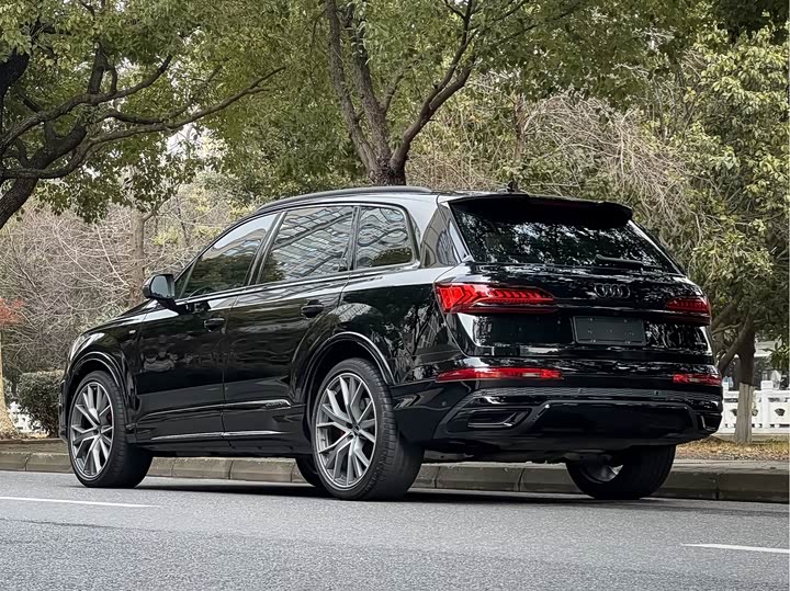 Фото 6 - Audi Q7