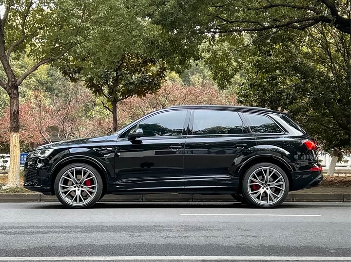 Фото 7 - Audi Q7
