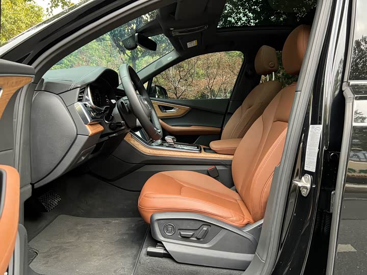 Фото 8 - Audi Q7