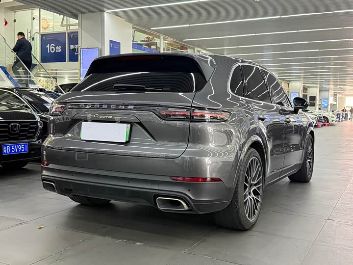 Фото 4 - Porsche Cayenne Hybrid
