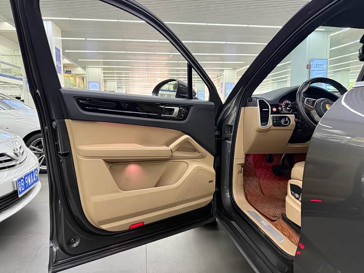 Фото 7 - Porsche Cayenne Hybrid