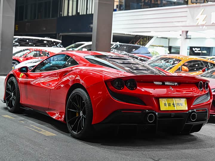 Photo 3 - Ferrari F8