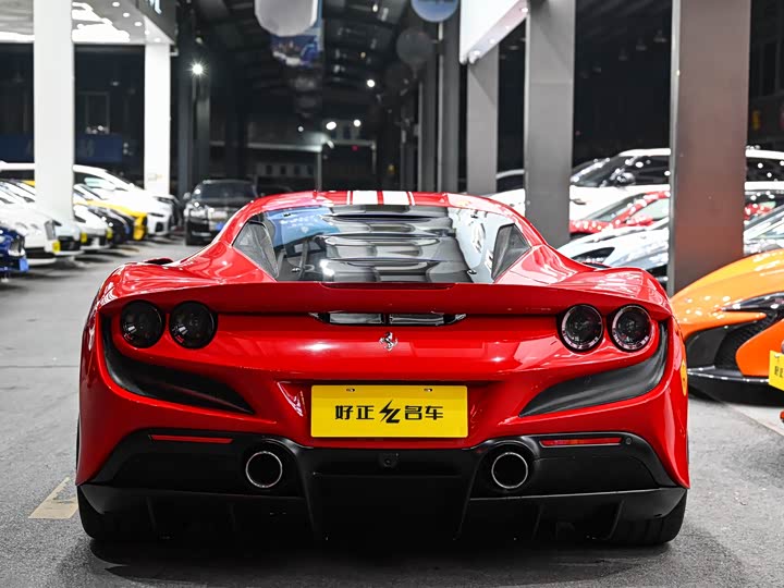 Photo 5 - Ferrari F8