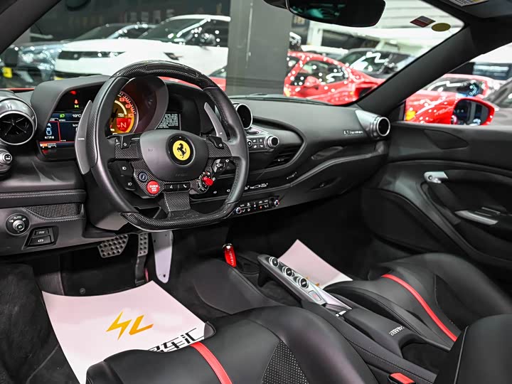 Photo 6 - Ferrari F8