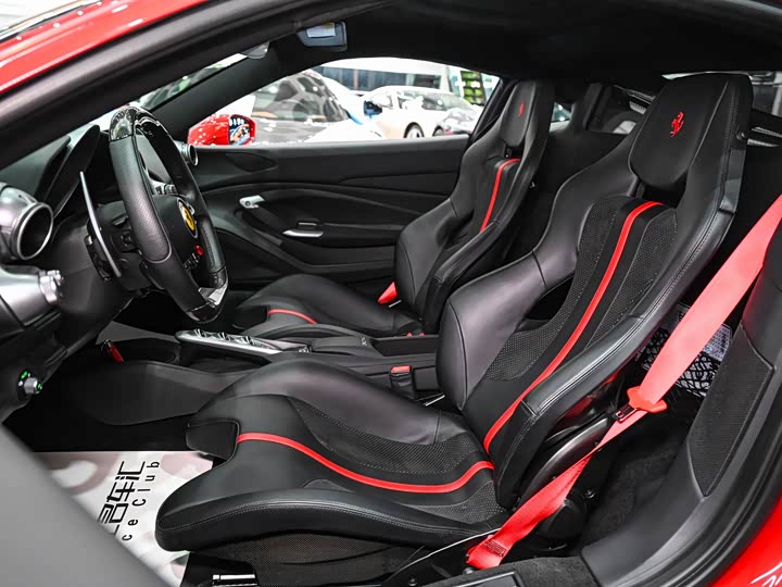 Photo 7 - Ferrari F8