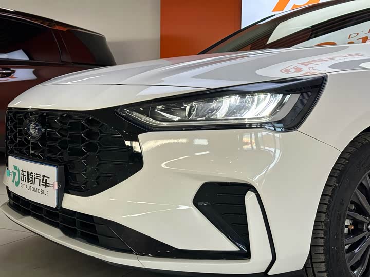 Фото 4 - Ford Focus