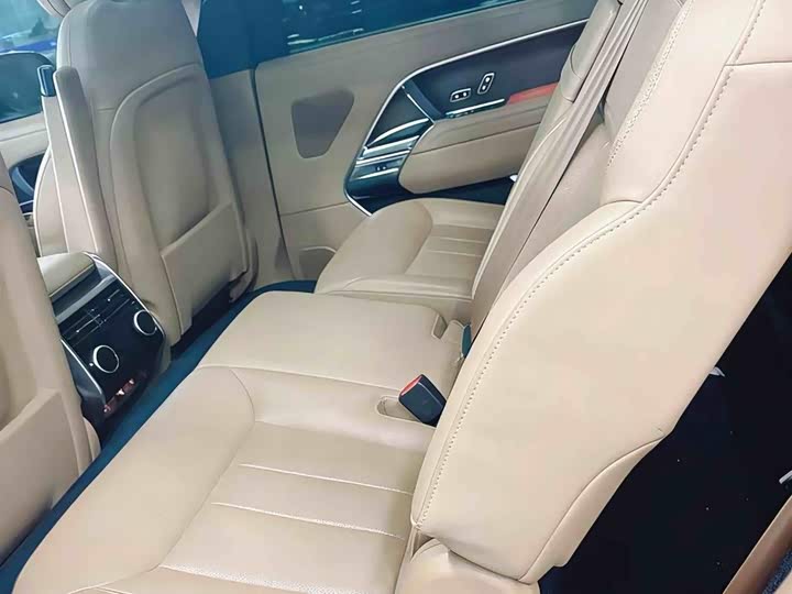 Photo 7 - Land Rover Range Rover