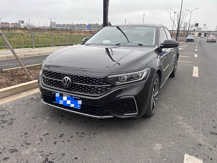 Фото 1 - Volkswagen Passat