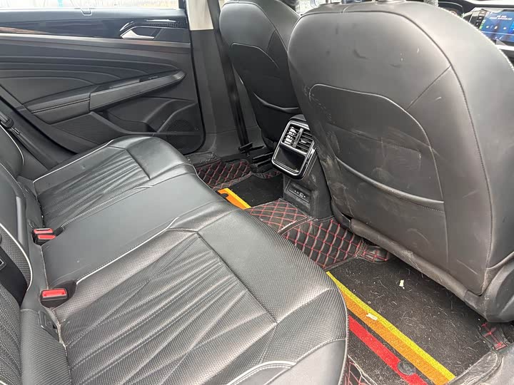 Фото 9 - Volkswagen Passat