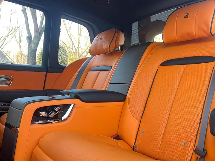 Фото 6 - Rolls-Royce Cullinan