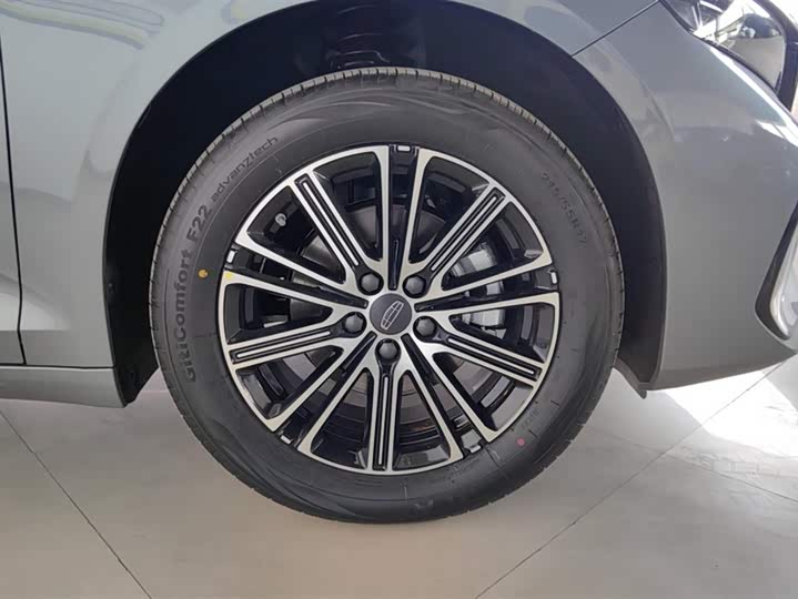 Фото 6 - Geely Preface