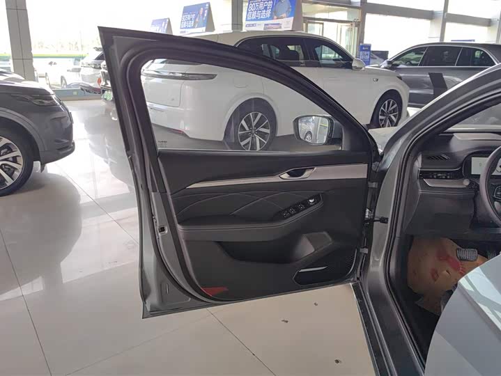 Фото 7 - Geely Preface