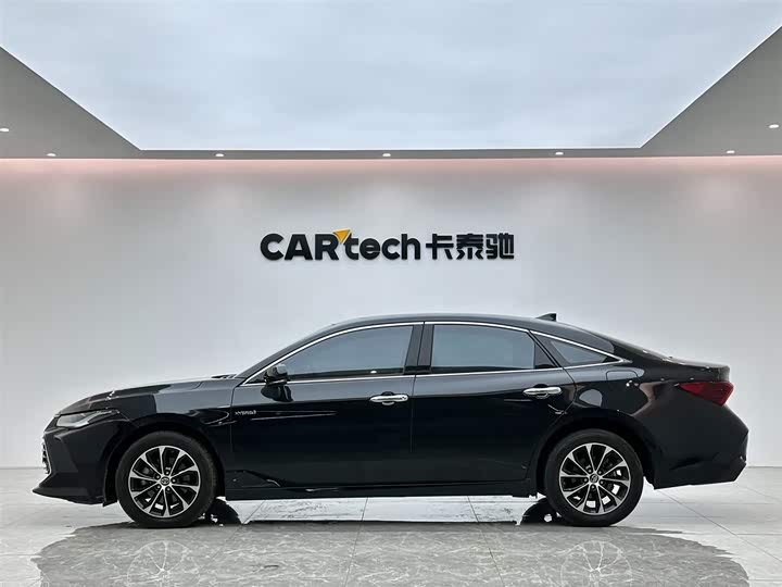 Photo 2 - Toyota Avalon