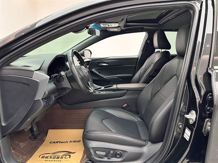 Photo 8 - Toyota Avalon