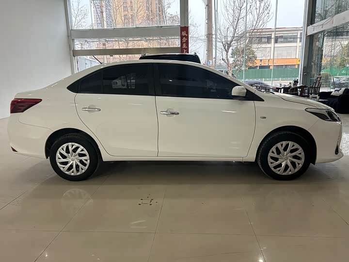 Фото 3 - Toyota Vios