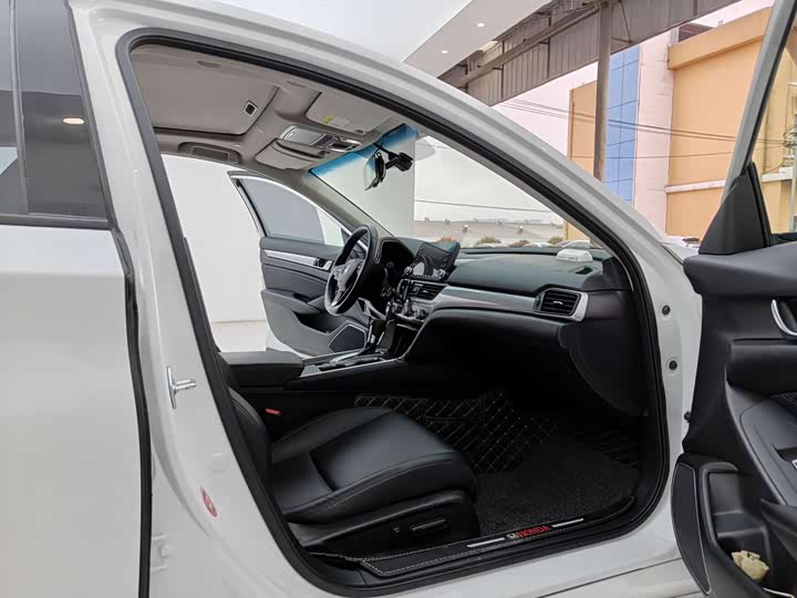 Фото 9 - Honda Accord