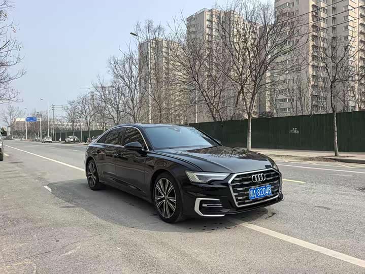 Фото 1 - Audi A6L