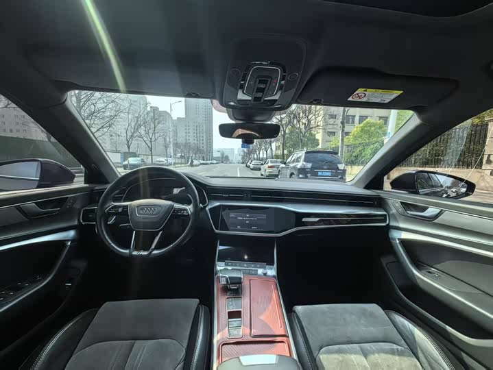 Фото 6 - Audi A6L