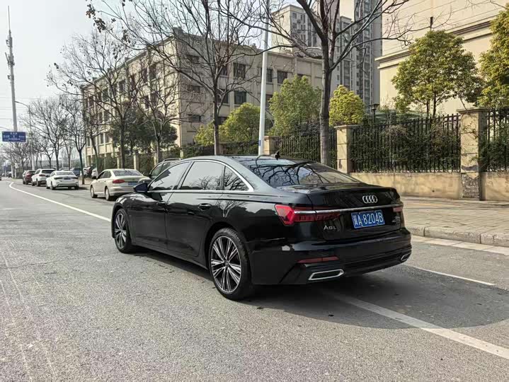 Фото 8 - Audi A6L