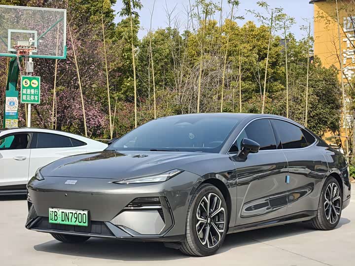 Photo 1 - Geely Galaxy E8