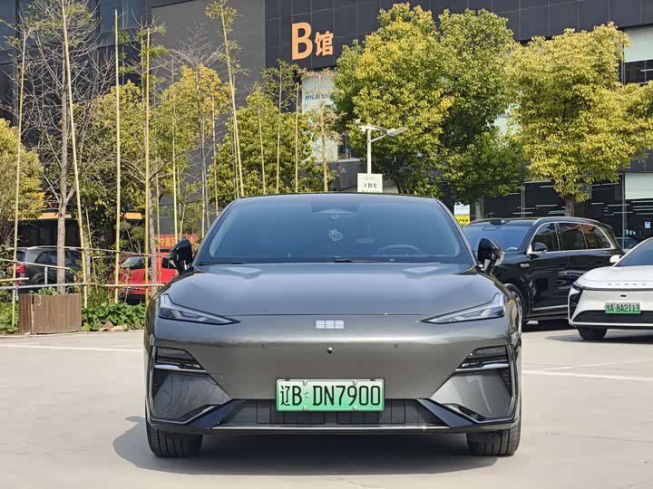 Photo 2 - Geely Galaxy E8