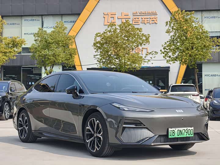 Photo 3 - Geely Galaxy E8