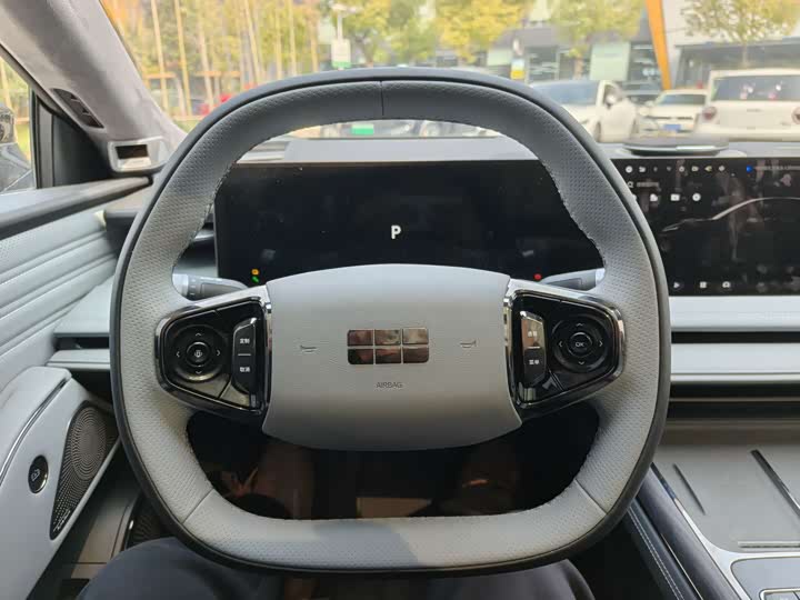 Photo 7 - Geely Galaxy E8