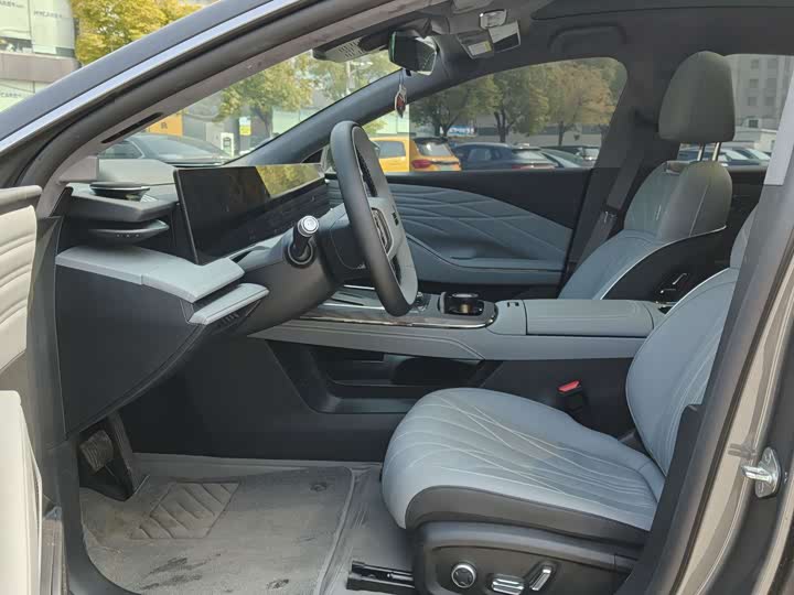 Photo 8 - Geely Galaxy E8