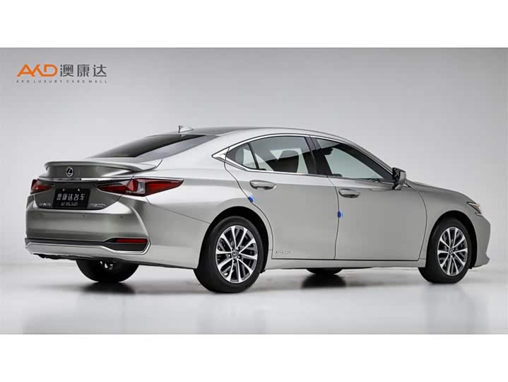 Фото 3 - Lexus ES